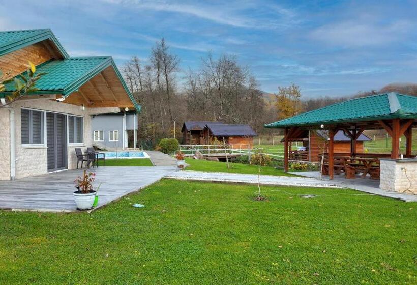 استراحتگاه Forest Lodges