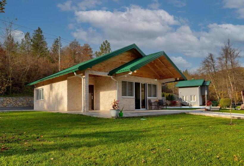 استراحتگاه Forest Lodges