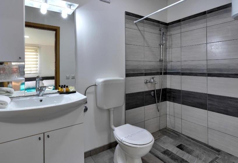 استراحتگاه Forest Lodges