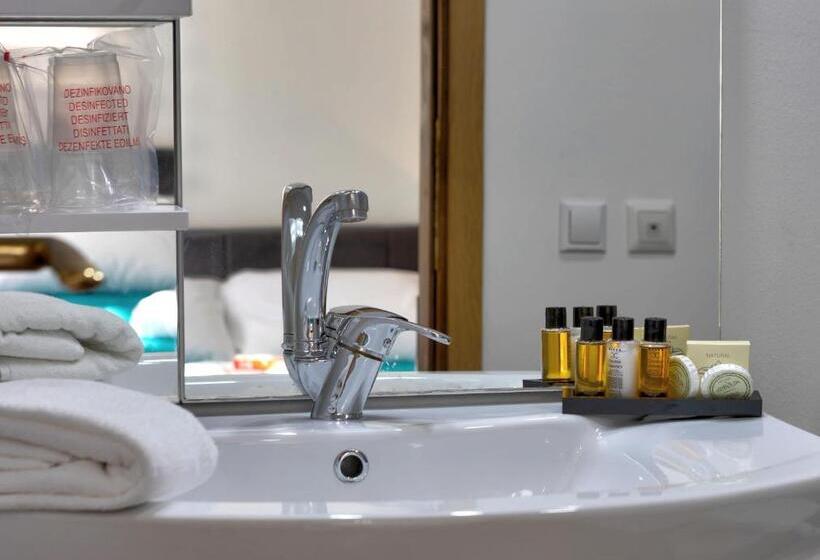 استراحتگاه Forest Lodges