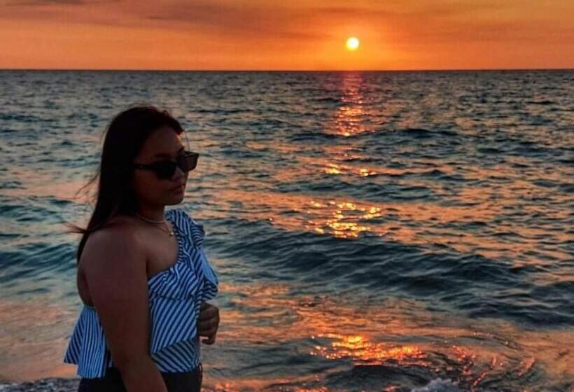 Sun In Hand Beach Resort