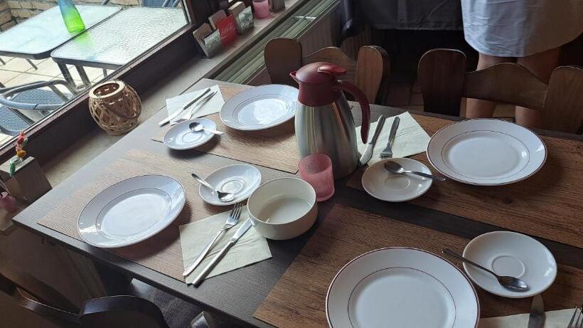 הוסטל Dikke Vriend , Herberg & Taverne