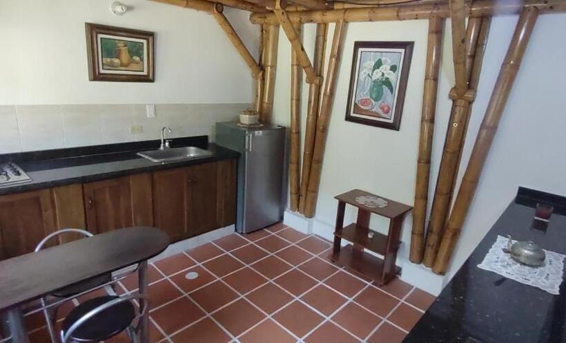 تختخواب و صبحانه Casa Frasser