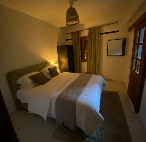 مبيت وإفطار Galinicafe22 Suites