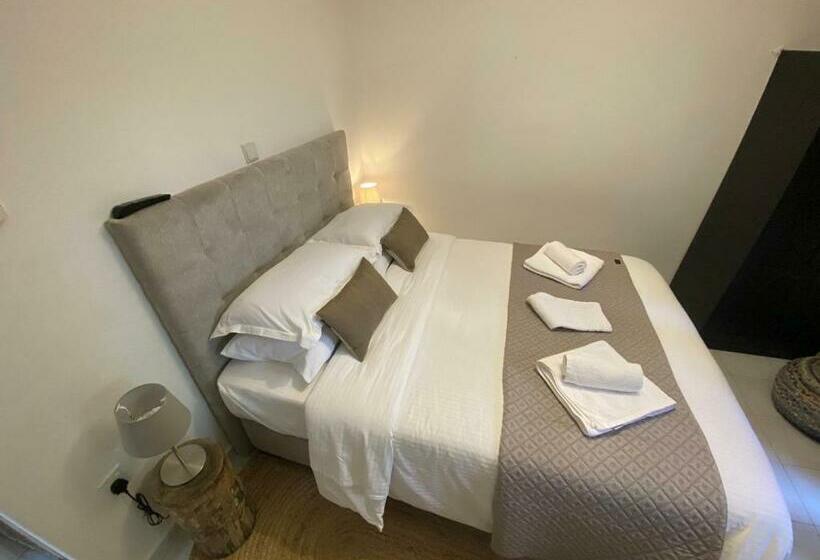 مبيت وإفطار Galinicafe22 Suites