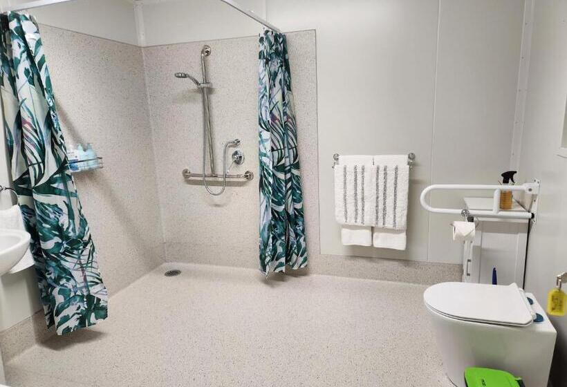 צימר Glenwood Akaroa Bush Retreat   Kanuka Hut