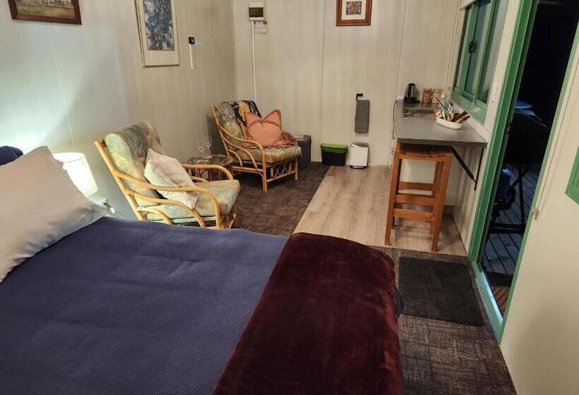 צימר Glenwood Akaroa Bush Retreat   Kanuka Hut