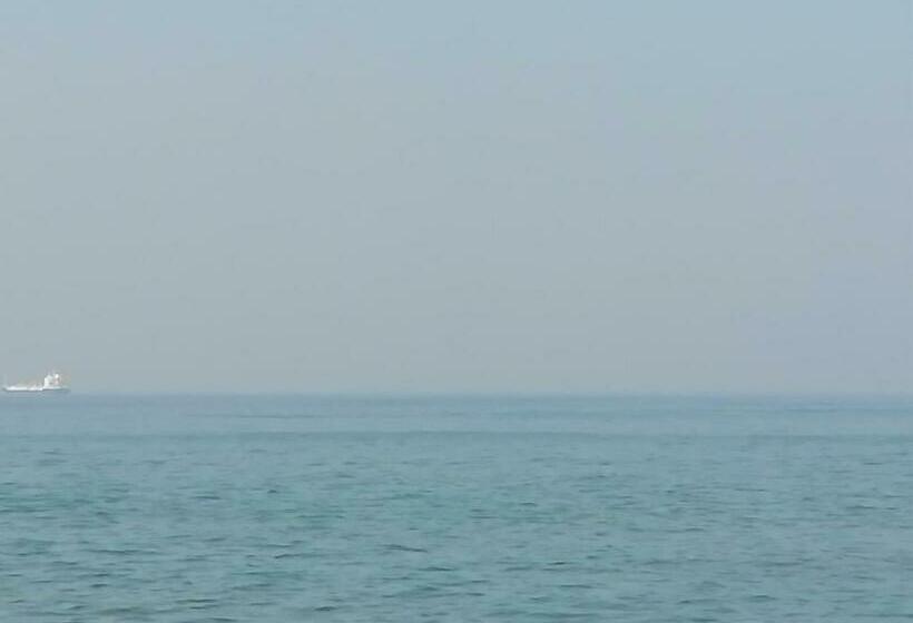 مبيت وإفطار Reach On Beach Resort