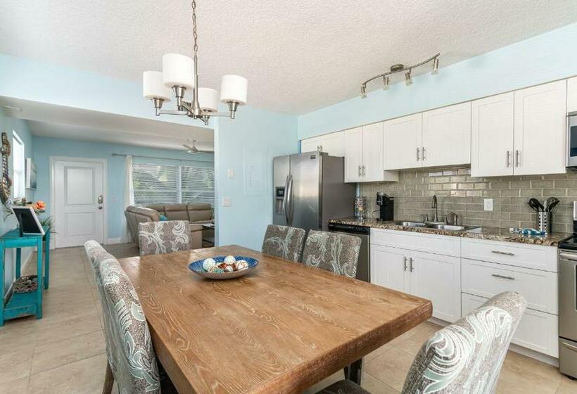 Bluewater Cove Boutique Resort