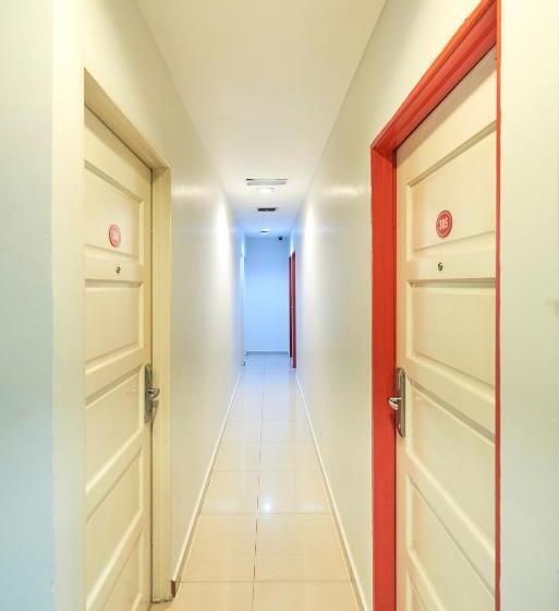 酒店 Swing And Pillows At Pj Kd