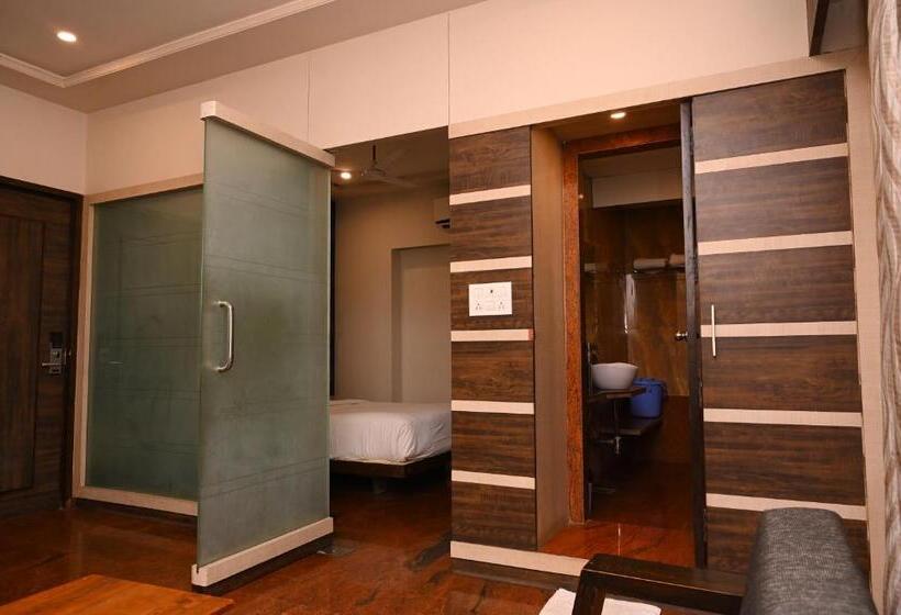 בית מלון כפרי Center Point