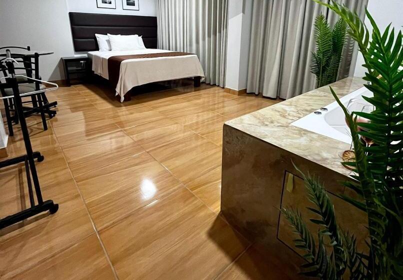 فندق Cosmopolitan Inn