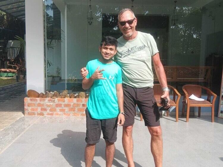 Отель Eden Grand