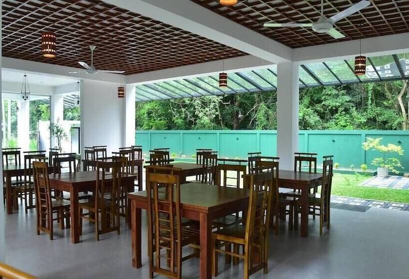 Отель Eden Grand