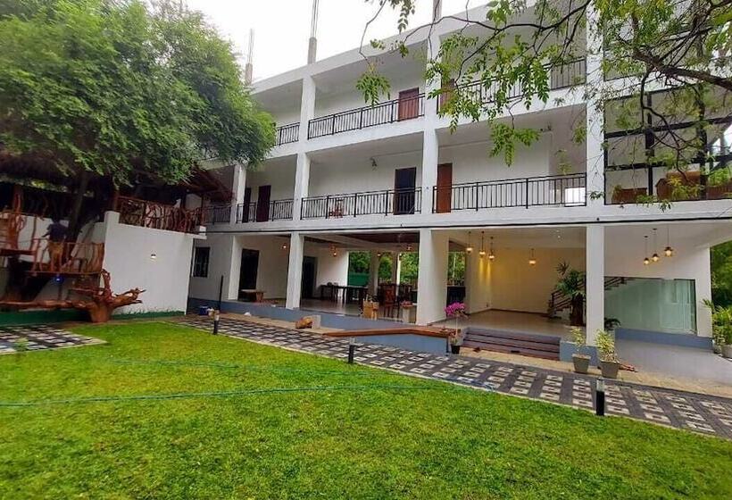 Отель Eden Grand