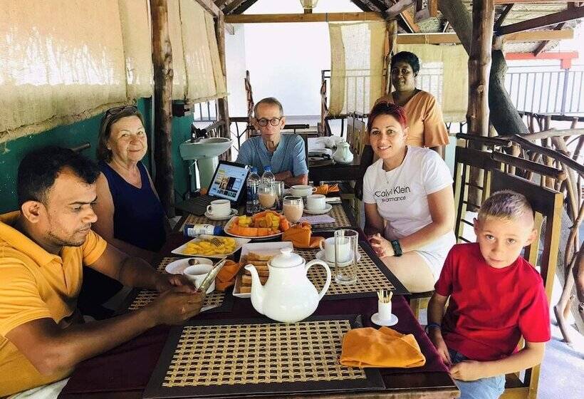 Отель Eden Grand