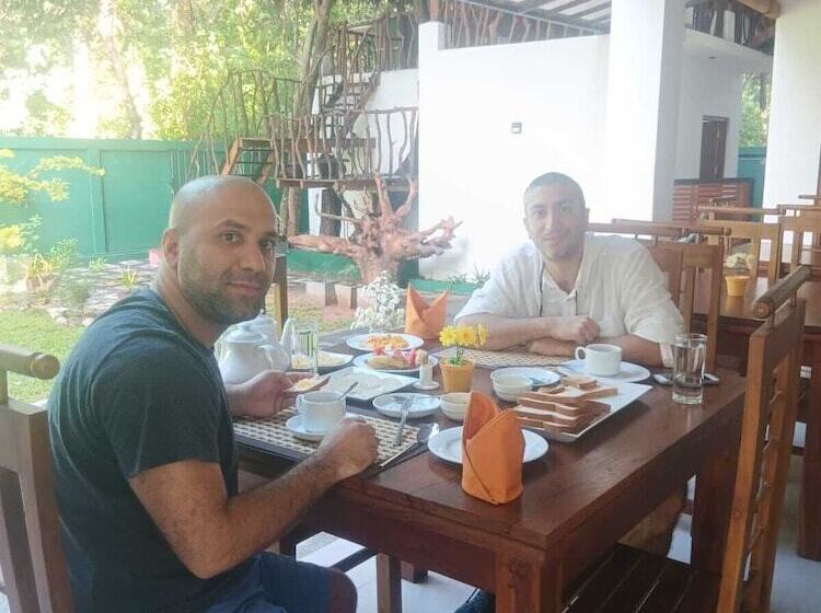 Отель Eden Grand