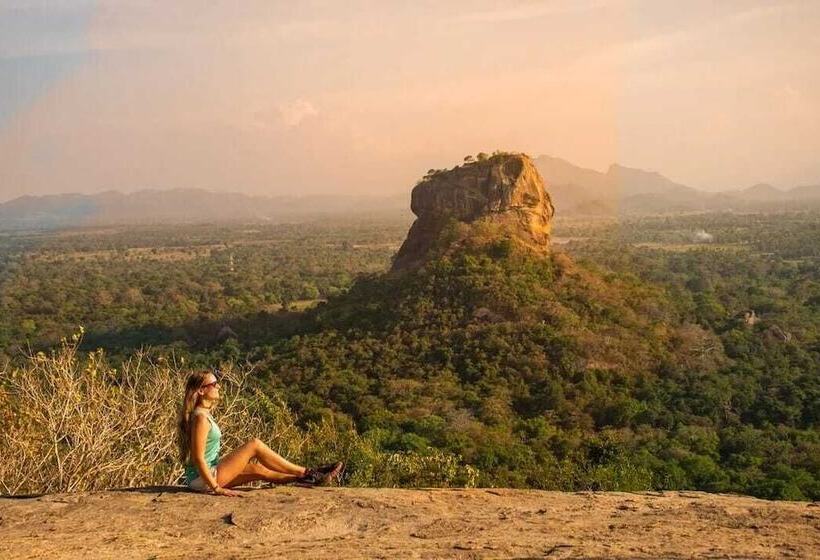 Отель Eden Grand