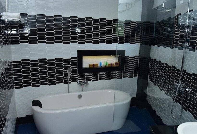 Отель Eden Grand