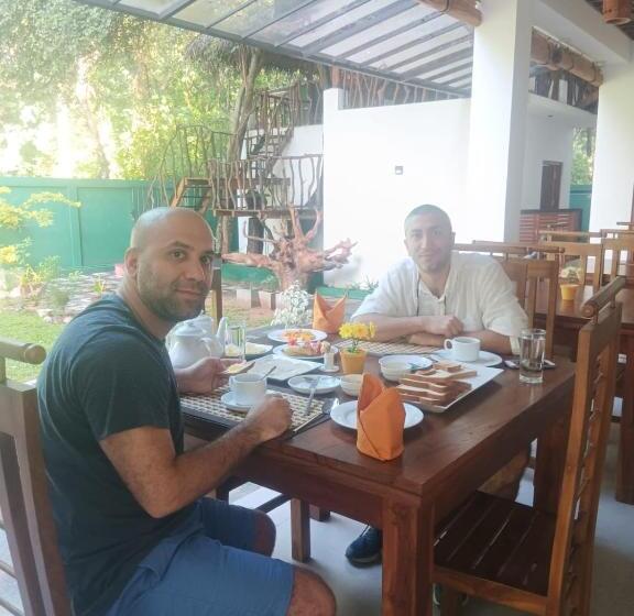 Отель Eden Grand