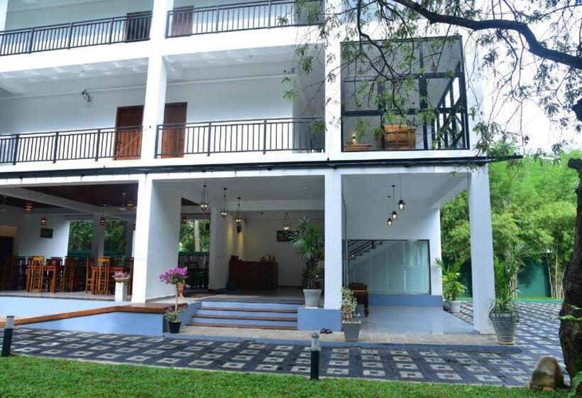 Отель Eden Grand