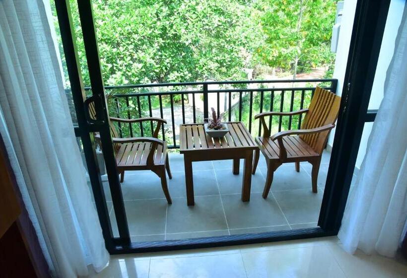 Отель Eden Grand