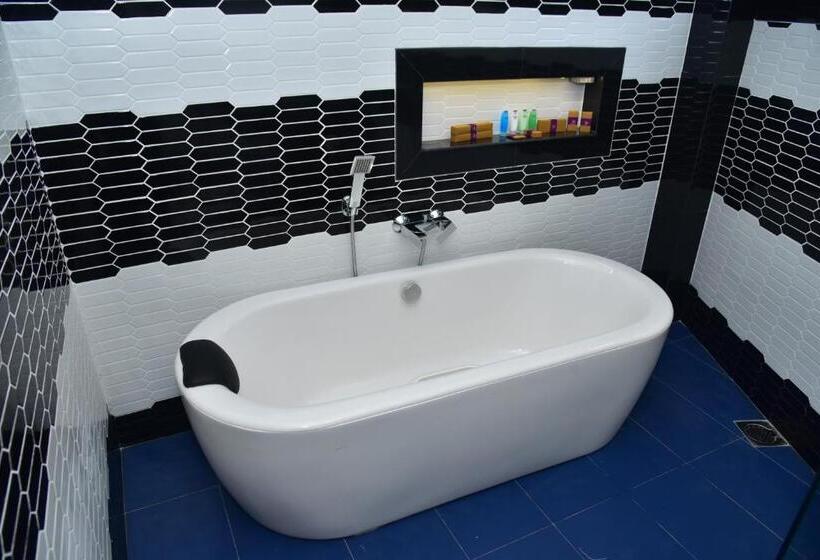 Отель Eden Grand