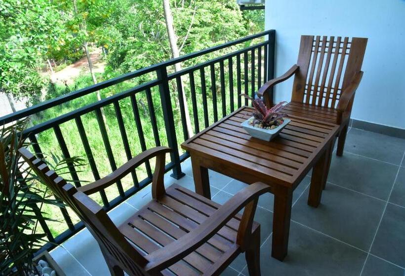 Отель Eden Grand