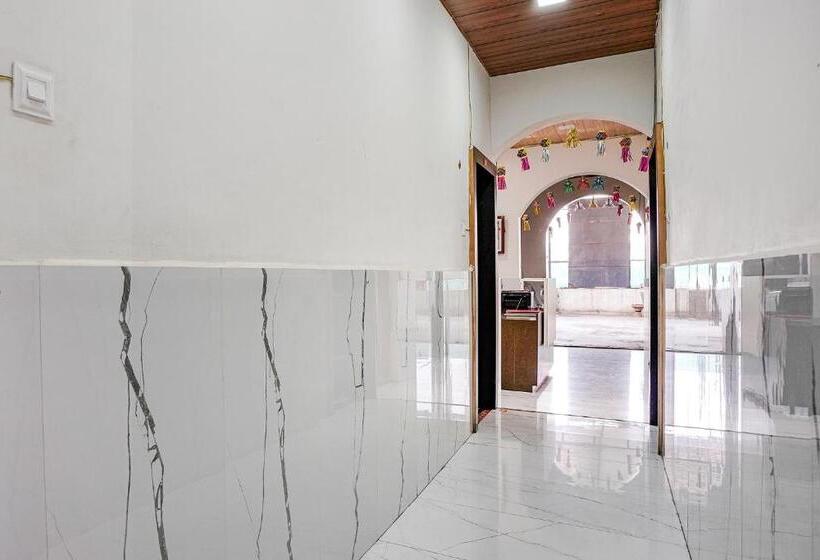 ホテル Fabexpress Sai Lodging I   Nr Nashik Railway Station