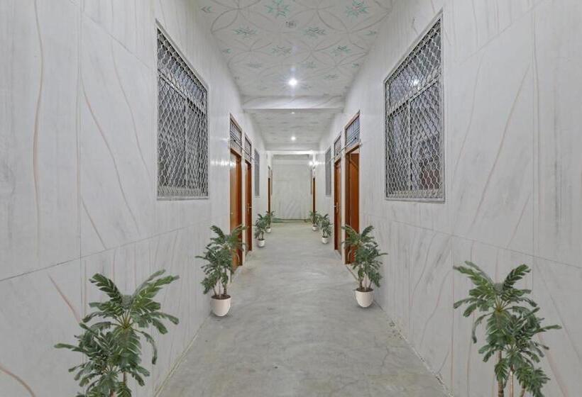 Отель Flagship Sana Guest House Near Chaudhary Charan Singh International Airport