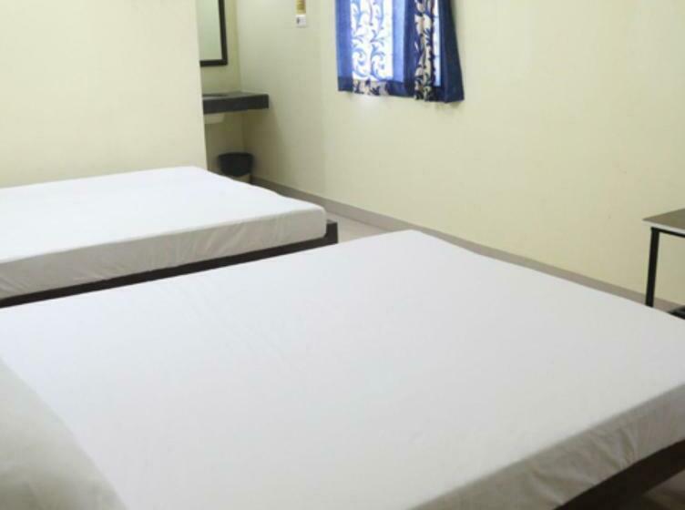 호텔 Geetha Residency