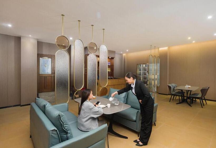 Отель Jiuzhaigou Cloudy