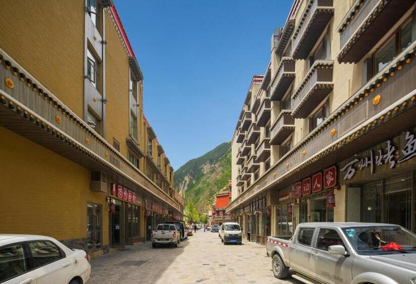 Отель Jiuzhaigou Cloudy