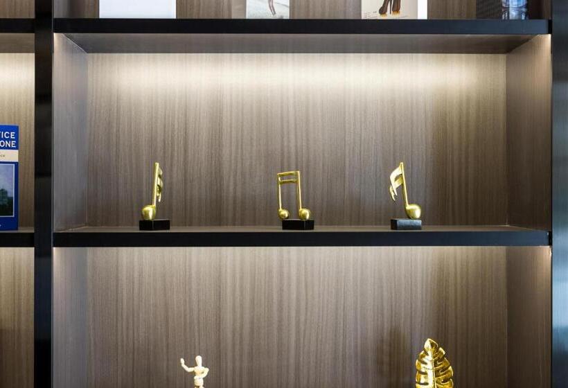 Отель Jiuzhaigou Cloudy