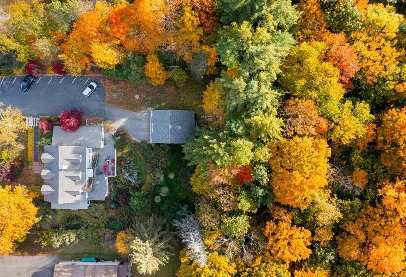 ホテル Launchpoint Lodge