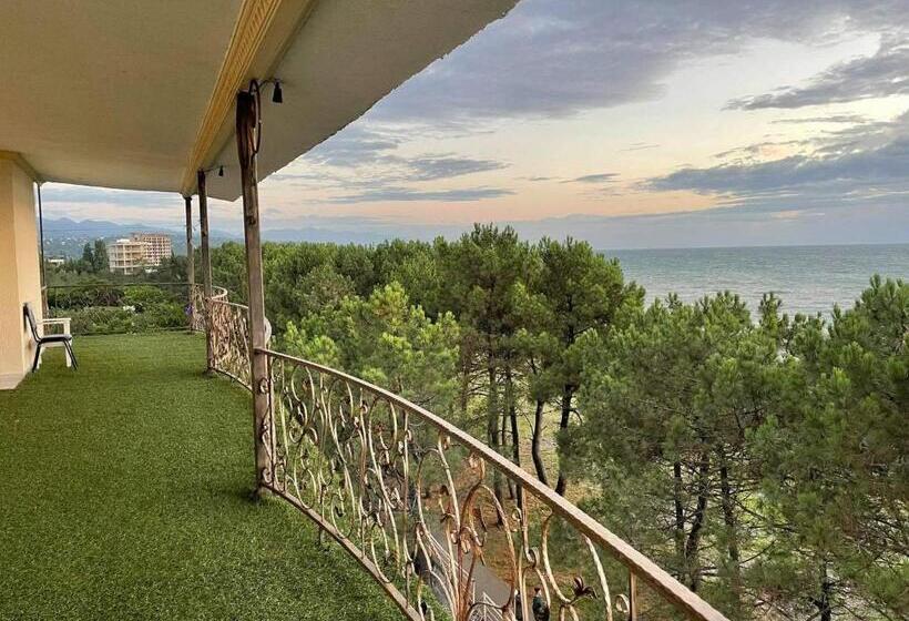 בית מלון כפרי Megobroba