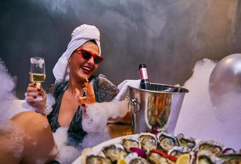 Отель Minamina, Chambre Avec Jacuzzi Privatif