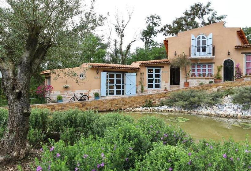 فندق Moon River Village