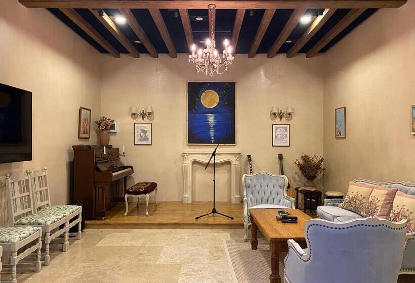 فندق Moon River Village