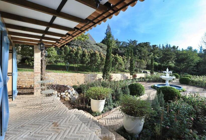 فندق Moon River Village