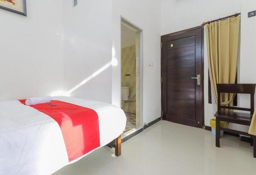 Отель Reddoorz Syariah Near Universitas Jember