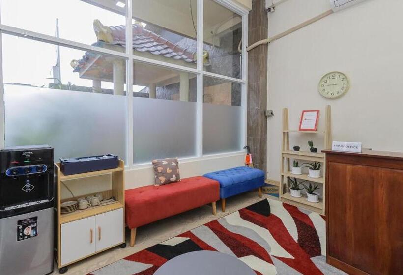 هتل Reddoorz Syariah Near Universitas Jember