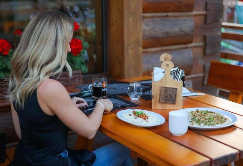 Отель Rezort Pri Jazere Podbanské