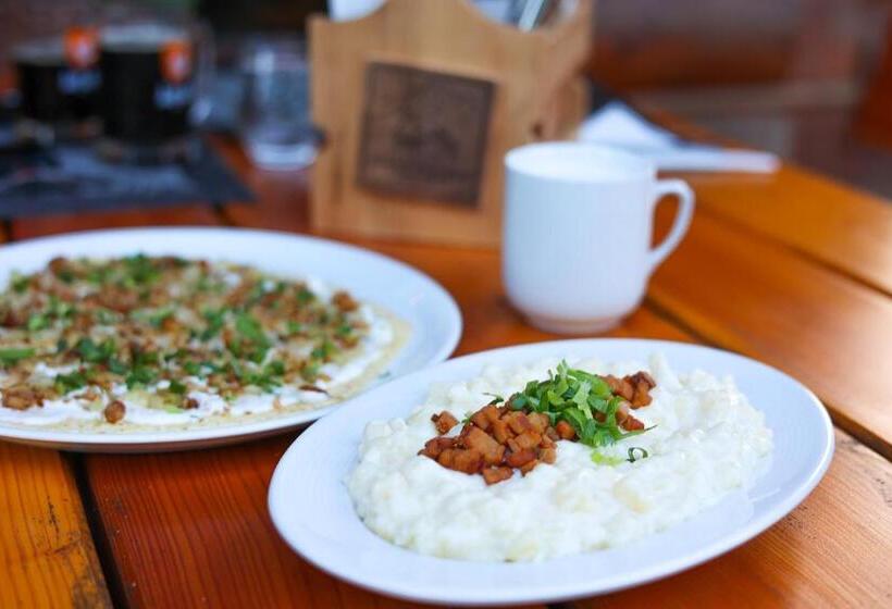 Отель Rezort Pri Jazere Podbanské