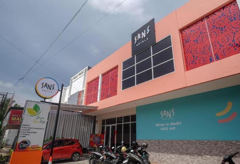 Sans Hotel Tiga Putri Semarang By Reddoorz