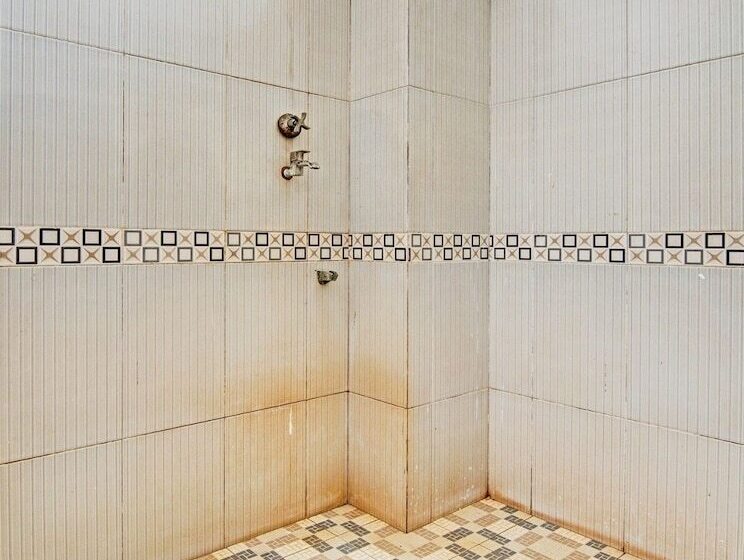 בית מלון כפרי Spot On 91918 Najla Guest House Syariah