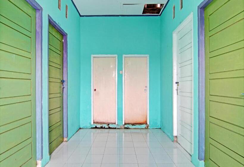 בית מלון כפרי Spot On 91918 Najla Guest House Syariah