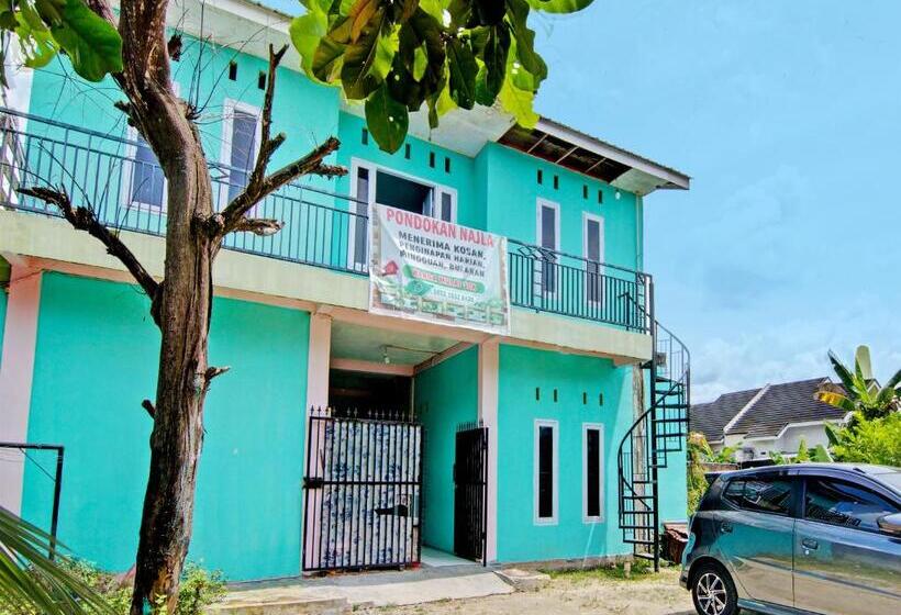 בית מלון כפרי Spot On 91918 Najla Guest House Syariah