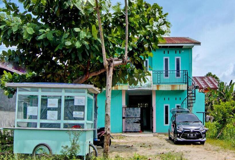 Отель Spot On 91918 Najla Guest House Syariah