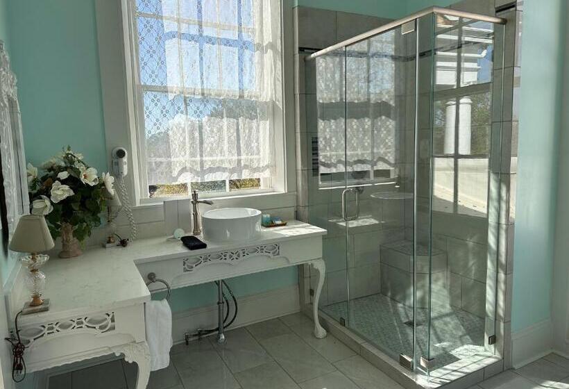 בית מלון כפרי The Inn At Cedar Grove